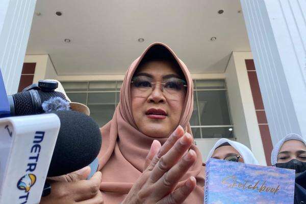 Dokter Tifa Ungkit 12 Tahun Jokowi Jadi Pejabat: Tak Pernah Akui Lulusan UGM hingga Tak Diundang Reuni Dokter Tifa Ungkit 12 Tahun Jokowi Jadi Pejabat: Tak Pernah Akui Lulusan UGM hingga Tak Diundang Reuni