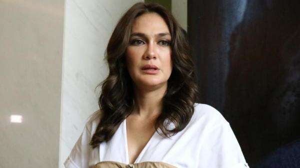 Luna Maya Kirim Doa untuk Jurnalis yang Hilang di Kawasan Gunung Anak Krakatau: Bertahanlah! Luna Maya Kirim Doa untuk Jurnalis yang Hilang di Kawasan Gunung Anak Krakatau: Bertahanlah!