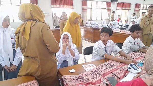 136 Siswa dan Guru SMAN 1 Tunjungan Blora Keracunan Usai Santap MBG 136 Siswa dan Guru SMAN 1 Tunjungan Blora Keracunan Usai Santap MBG