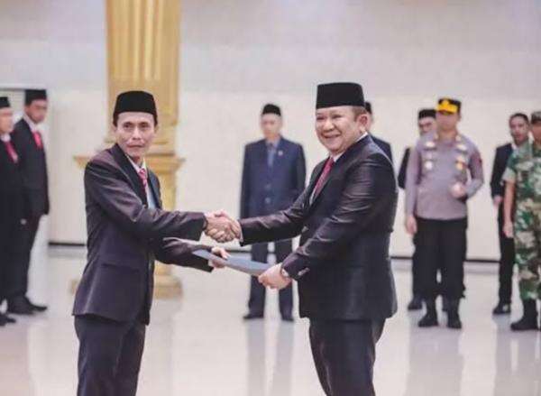Jadi Tersangka Korupsi Billboard, Sekda Jember Dijebloskan ke Penjara, Begini Pengakuannya Jadi Tersangka Korupsi Billboard, Sekda Jember Dijebloskan ke Penjara, Begini Pengakuannya