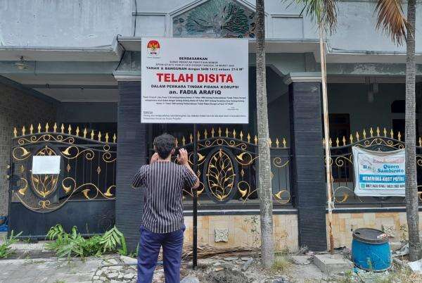 KPK Sita Aset Bupati Pekalongan Fadia Arafiq, Ada Rumah hingga Minimarket KPK Sita Aset Bupati Pekalongan Fadia Arafiq, Ada Rumah hingga Minimarket