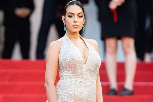 Profil Georgina Rodriguez, Mantan Pramuniaga Gucci yang Kini Jadi Istri Cristiano Ronaldo Profil Georgina Rodriguez, Mantan Pramuniaga Gucci yang Kini Jadi Istri Cristiano Ronaldo