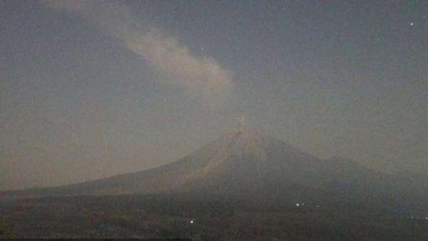 Gunung Semeru Erupsi Lontarkan Lava Pijar Disertai Dentuman Keras Kejutkan Warga Gunung Semeru Erupsi Lontarkan Lava Pijar Disertai Dentuman Keras Kejutkan Warga