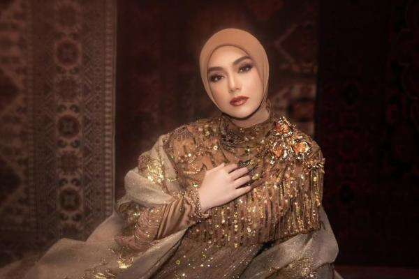 Celine Evangelista Bantah Isu Jadi Istri Kelima, Akui Sudah Punya Pasangan Celine Evangelista Bantah Isu Jadi Istri Kelima, Akui Sudah Punya Pasangan