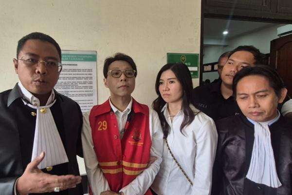 Richard Lee Kecewa Dua Saksi Kunci Tak Hadir, Sidang Ditunda Richard Lee Kecewa Dua Saksi Kunci Tak Hadir, Sidang Ditunda
