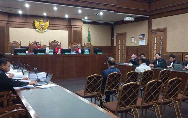 Eks Direktur Penindakan DJBC Dituntut 11,5 Tahun Penjara dan Uang Pengganti Rp15,7 Miliar Eks Direktur Penindakan DJBC Dituntut 11,5 Tahun Penjara dan Uang Pengganti Rp15,7 Miliar
