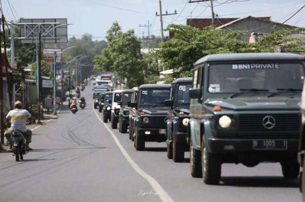 50 Kendaraan Mercedes Jip Indonesia Touring 10 Hari Jelajahi Jawa hingga Bali 50 Kendaraan Mercedes Jip Indonesia Touring 10 Hari Jelajahi Jawa hingga Bali