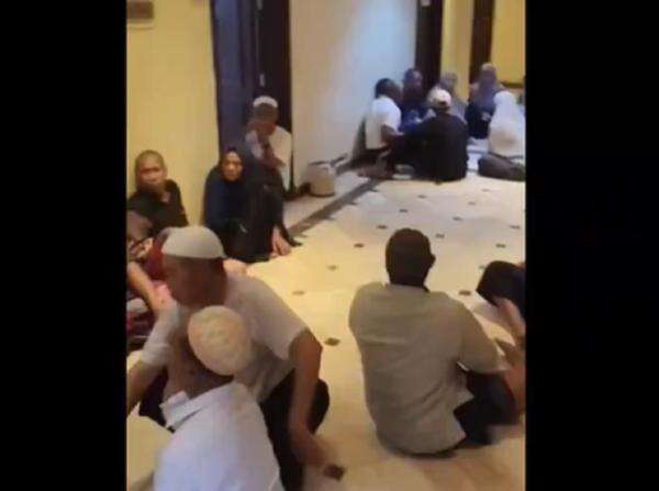 200 Jemaah Umrah Muslimat NU Jombang Telantar di Arab Saudi, Diduga Ditipu Travel 200 Jemaah Umrah Muslimat NU Jombang Telantar di Arab Saudi, Diduga Ditipu Travel