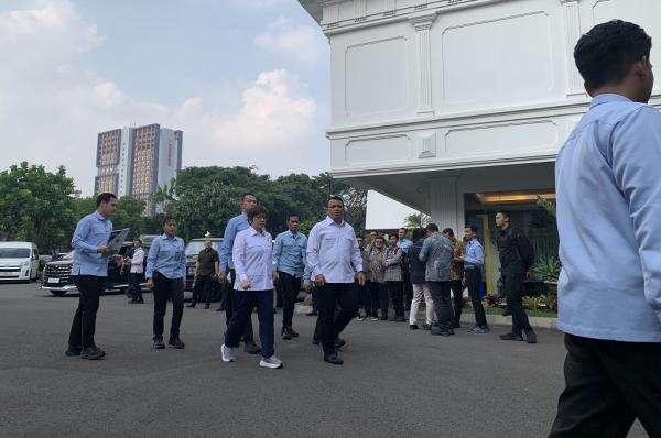 Prabowo Kumpulkan Menteri hingga Kepala Lembaga ke Istana, Bahas Apa? Prabowo Kumpulkan Menteri hingga Kepala Lembaga ke Istana, Bahas Apa?