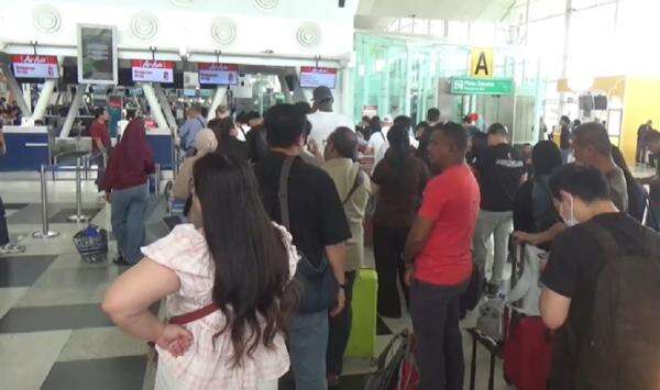 Bandara Kualanamu Ditutup Imbas Erupsi Gunung Sinabung, 51 Penerbangan Dibatalkan Bandara Kualanamu Ditutup Imbas Erupsi Gunung Sinabung, 51 Penerbangan Dibatalkan