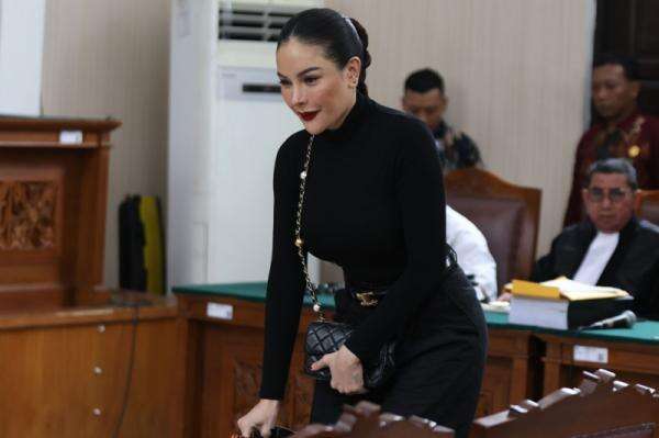 Nikita Mirzani Murka Dituding Suap Hakim Rp4 Miliar Demi Menang PK, Siap Lapor Polisi! Nikita Mirzani Murka Dituding Suap Hakim Rp4 Miliar Demi Menang PK, Siap Lapor Polisi!
