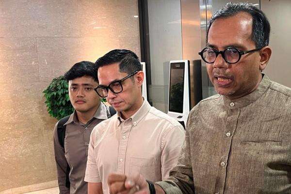 Datangi Bareskrim, Dude Harlino Kembalikan Uang Rp5,2 Miliar Honor PT DSI Datangi Bareskrim, Dude Harlino Kembalikan Uang Rp5,2 Miliar Honor PT DSI