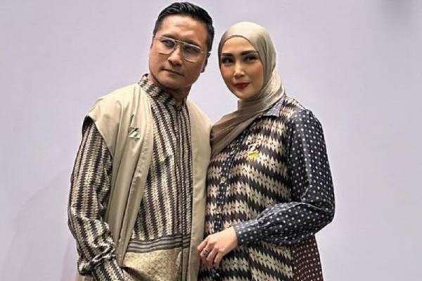 Fenita Terlambat Haid, Arie Untung Curiga Istri Hamil Lagi Fenita Terlambat Haid, Arie Untung Curiga Istri Hamil Lagi