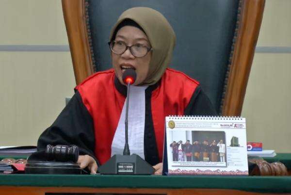 Hakim Tunda Sidang Dakwaan Dokter Tifa terkait Kasus Ijazah Jokowi 2 Pekan, Ini Alasannya Hakim Tunda Sidang Dakwaan Dokter Tifa terkait Kasus Ijazah Jokowi 2 Pekan, Ini Alasannya