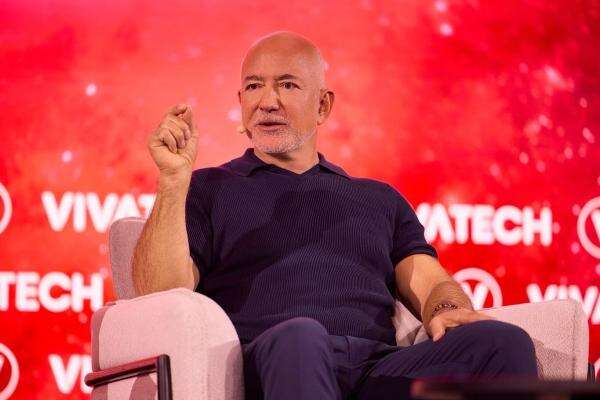 Pemilik Liverpool Jual 30 Saham ke Konsorsium Jeff Bezos Pemilik Liverpool Jual 30 Saham ke Konsorsium Jeff Bezos