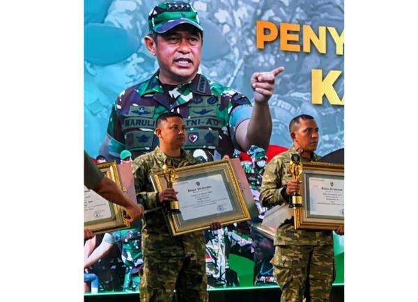 Kasad Sematkan Brigif Para Raider 17 Kostrad Jadi Satker Terbaik Bebas Korupsi Kasad Sematkan Brigif Para Raider 17 Kostrad Jadi Satker Terbaik Bebas Korupsi