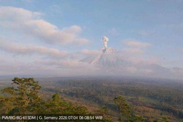 Gunung Semeru Erupsi Setinggi 1,4 Km, PVMBG: Waspada Awan Panas dan Guguran Lava Gunung Semeru Erupsi Setinggi 1,4 Km, PVMBG: Waspada Awan Panas dan Guguran Lava