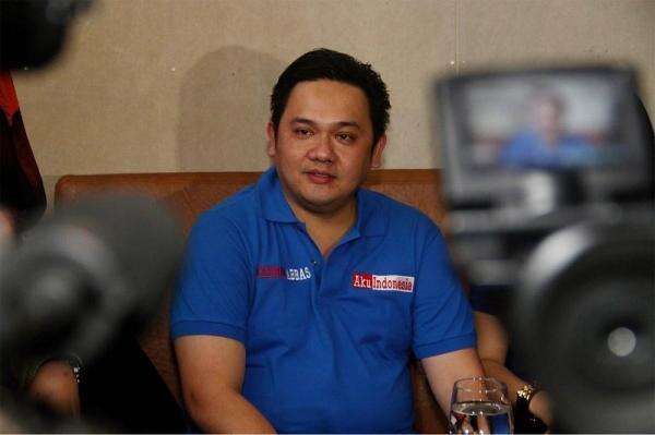 8 Kontroversi Farhat Abbas, Terbaru Laporkan Denny Sumargo 8 Kontroversi Farhat Abbas, Terbaru Laporkan Denny Sumargo