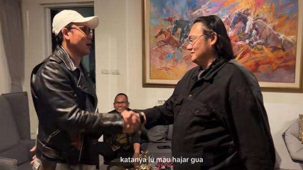 Denny Sumargo Didesak Netizen Hajar Farhat Abbas di Ring Tinju, Berani? Denny Sumargo Didesak Netizen Hajar Farhat Abbas di Ring Tinju, Berani?