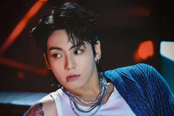 Jungkook BTS Jadi Solois K-Pop Pertama dengan 6 Lagu Tembus 3 Juta Penggunaan di TikTok Jungkook BTS Jadi Solois K-Pop Pertama dengan 6 Lagu Tembus 3 Juta Penggunaan di TikTok