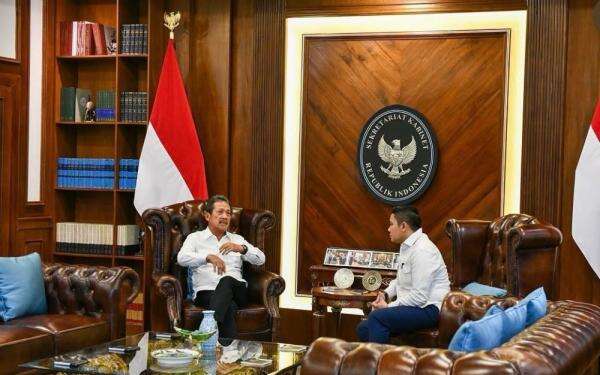 Seskab Teddy dan Menteri Trenggono Bertemu, Bahas Progres 100 Kampung Nelayan Merah Putih Seskab Teddy dan Menteri Trenggono Bertemu, Bahas Progres 100 Kampung Nelayan Merah Putih