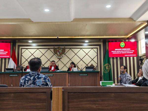 Hakim Keceplosan Sebut Nadiem 'Pak Menteri', Ruang Sidang Riuh Hakim Keceplosan Sebut Nadiem 'Pak Menteri', Ruang Sidang Riuh