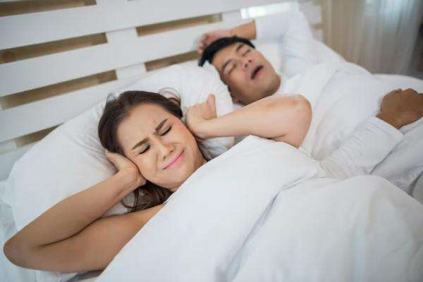 Sering Mendengkur saat Tidur? Hindari 3 Makanan Ini yang Bisa Bikin Ngorok Makin Parah Sering Mendengkur saat Tidur? Hindari 3 Makanan Ini yang Bisa Bikin Ngorok Makin Parah
