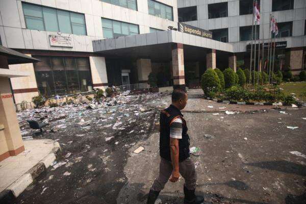 Gedung Bapenda DKI Terbakar, 1.000 ASN Dialihkan ke WFH secara Bergantian Gedung Bapenda DKI Terbakar, 1.000 ASN Dialihkan ke WFH secara Bergantian