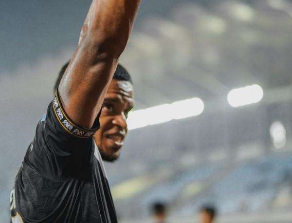 Alex Martins Gabung Persebaya, Siap Jadi Mesin Gol demi Raih Gelar Juara Alex Martins Gabung Persebaya, Siap Jadi Mesin Gol demi Raih Gelar Juara