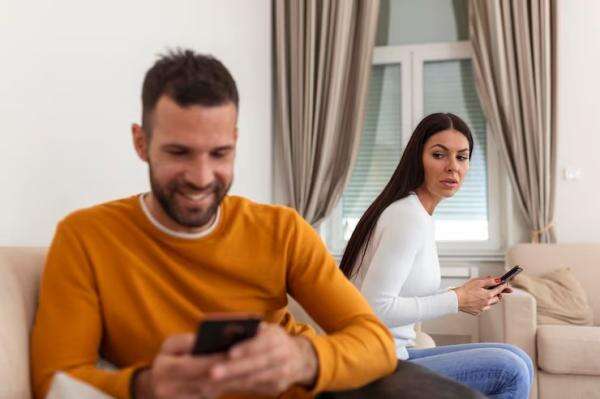 Mengenal Micro Cheating, Perselingkuhan Halus yang Bisa Merusak Hubungan Mengenal Micro Cheating, Perselingkuhan Halus yang Bisa Merusak Hubungan