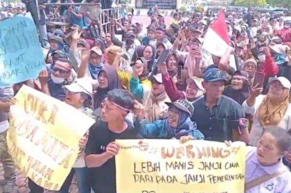 Geruduk Kantor Bupati Asahan, Aksi Demo Warga Protes Jalan Rusak Ricuh Geruduk Kantor Bupati Asahan, Aksi Demo Warga Protes Jalan Rusak Ricuh