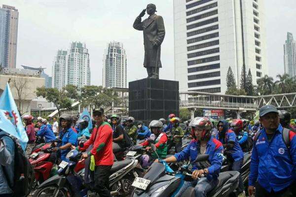 UU Ketenagakerjaan Baru Perketat Aturan PHK, Pengusaha Wajib Bayar Upah selama Sengketa UU Ketenagakerjaan Baru Perketat Aturan PHK, Pengusaha Wajib Bayar Upah selama Sengketa