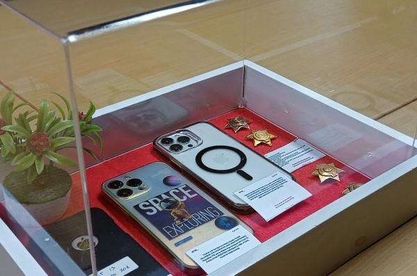 KPK Lelang 106 Aset Rampasan dari Koruptor: iPhone, Sepatu hingga Apartemen KPK Lelang 106 Aset Rampasan dari Koruptor: iPhone, Sepatu hingga Apartemen
