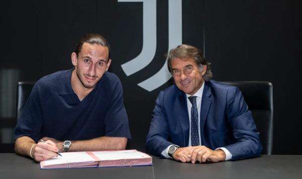 Juventus Resmi Pinjam Kiper Wolfsburg Kamil Grabara! Opsi Permanen Rp237 Miliar Juventus Resmi Pinjam Kiper Wolfsburg Kamil Grabara! Opsi Permanen Rp237 Miliar