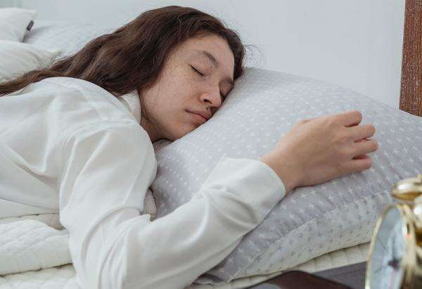 Benarkah Posisi Tidur Tengkurap Punya Efek Buruk untuk Tubuh? Benarkah Posisi Tidur Tengkurap Punya Efek Buruk untuk Tubuh?