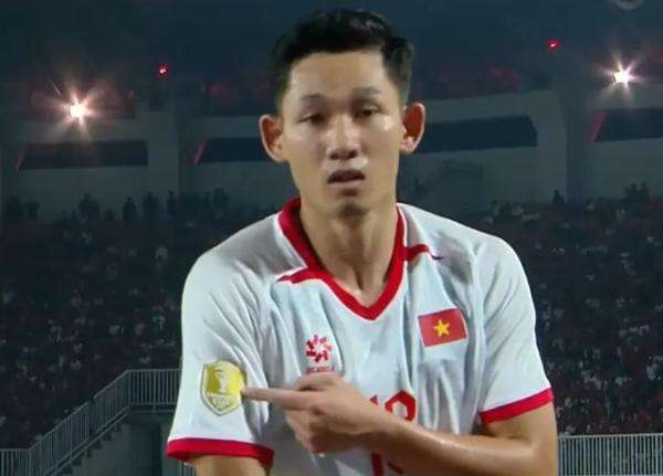 Selebrasi Kejam Bintang Vietnam Nguyen Hai Long, Sindir Timnas Indonesia di Depan Kamera Selebrasi Kejam Bintang Vietnam Nguyen Hai Long, Sindir Timnas Indonesia di Depan Kamera