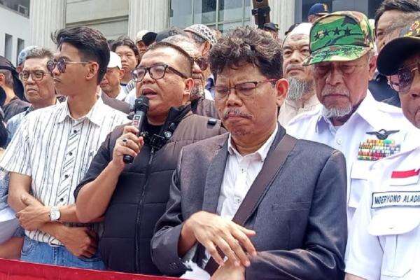 Denny Indrayana Cs Gugat Hasil Pilpres 2024 ke MK: Minta Gibran Didiskualifikasi Denny Indrayana Cs Gugat Hasil Pilpres 2024 ke MK: Minta Gibran Didiskualifikasi