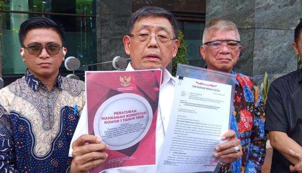 9 Hakim Konstitusi Dilaporkan ke MKMK Buntut Sidang PHPU Ijazah Gibran 9 Hakim Konstitusi Dilaporkan ke MKMK Buntut Sidang PHPU Ijazah Gibran