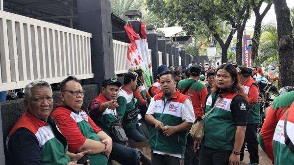 Aksi Kawal RUU Pelindungan Ketenagakerjaan, Ribuan Buruh Mulai Merapat ke Senayan Aksi Kawal RUU Pelindungan Ketenagakerjaan, Ribuan Buruh Mulai Merapat ke Senayan