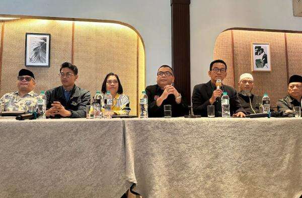 Denny Indrayana Cs Siapkan Bukti Baru Jelang Sidang MK soal Hasil Pilpres 2024 Denny Indrayana Cs Siapkan Bukti Baru Jelang Sidang MK soal Hasil Pilpres 2024