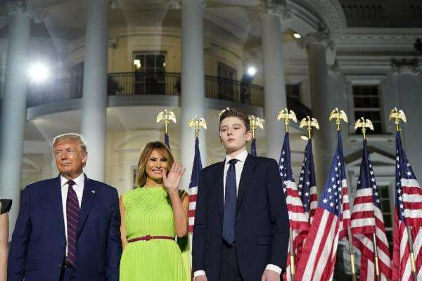 TV Iran Tayangkan Cara Bunuh Anak Presiden Trump, Kepalanya Dihargai Rp177 Miliar TV Iran Tayangkan Cara Bunuh Anak Presiden Trump, Kepalanya Dihargai Rp177 Miliar