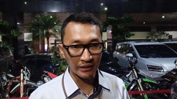 KPK Tangkap 17 Orang Terkait OTT di Jakbar, Termasuk Mantan Plt Dirjen Imigrasi Safar Godam KPK Tangkap 17 Orang Terkait OTT di Jakbar, Termasuk Mantan Plt Dirjen Imigrasi Safar Godam