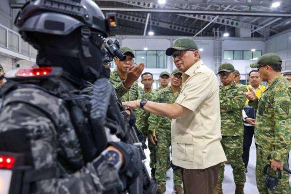 Sjafrie Tinjau Kesiapan Prajurit TNI dalam Complex Warfare Course, Operasi Siber hingga Drone Sjafrie Tinjau Kesiapan Prajurit TNI dalam Complex Warfare Course, Operasi Siber hingga Drone
