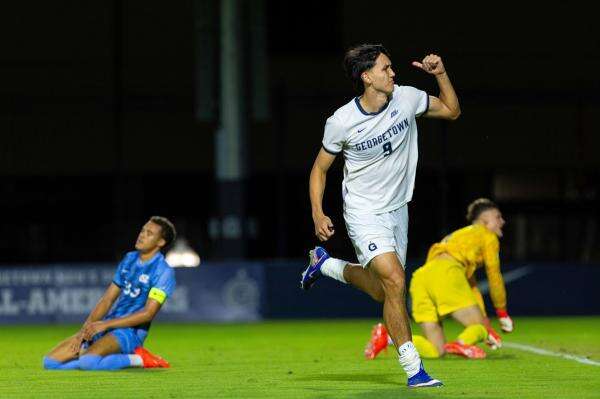 Striker Timnas Indonesia Mitchell Baker Cetak Gol Perdana untuk Georgetown University di Musim Baru Striker Timnas Indonesia Mitchell Baker Cetak Gol Perdana untuk Georgetown University di Musim Baru