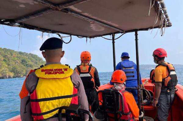 Tim SAR Sisir Pulau Sertung untuk Cari Jurnalis iNews dan 7 Orang Hilang Kontak Tim SAR Sisir Pulau Sertung untuk Cari Jurnalis iNews dan 7 Orang Hilang Kontak