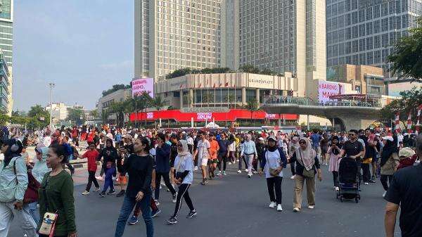 Tak Khawatir Situasi Pascademo, CFD Sudirman-MH Thamrin Tetap Ramai Dipadati Warga Tak Khawatir Situasi Pascademo, CFD Sudirman-MH Thamrin Tetap Ramai Dipadati Warga
