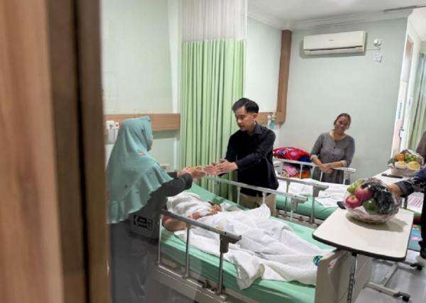 Usai Dijenguk Wapres Gibran, Siswi Korban Keracunan MBG di Berastagi Dirujuk ke Jakarta Usai Dijenguk Wapres Gibran, Siswi Korban Keracunan MBG di Berastagi Dirujuk ke Jakarta