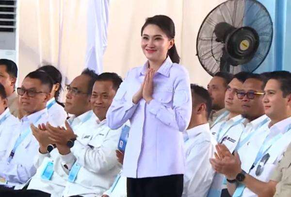 Prabowo Heran Sherly Tjoanda Dapat Tepuk Tangan Meriah saat Disapa: Pemilu Masih Lama Prabowo Heran Sherly Tjoanda Dapat Tepuk Tangan Meriah saat Disapa: Pemilu Masih Lama