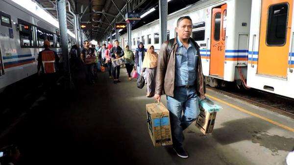 Puncak Libur Maulid Nabi, 38.842 Penumpang Berangkat dari Stasiun Daop 1 Jakarta Puncak Libur Maulid Nabi, 38.842 Penumpang Berangkat dari Stasiun Daop 1 Jakarta