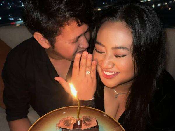 Selamat! Maria Idol Resmi Dilamar Kekasih Selamat! Maria Idol Resmi Dilamar Kekasih